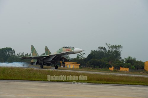 Hổ mang chúa Su-30MK2 Lam Sơn tự tin làm chủ bầu trời